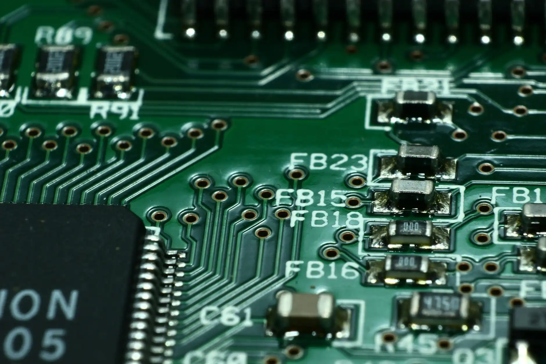 重庆电子产品研发中的PCB设计规范与信号完整性分析