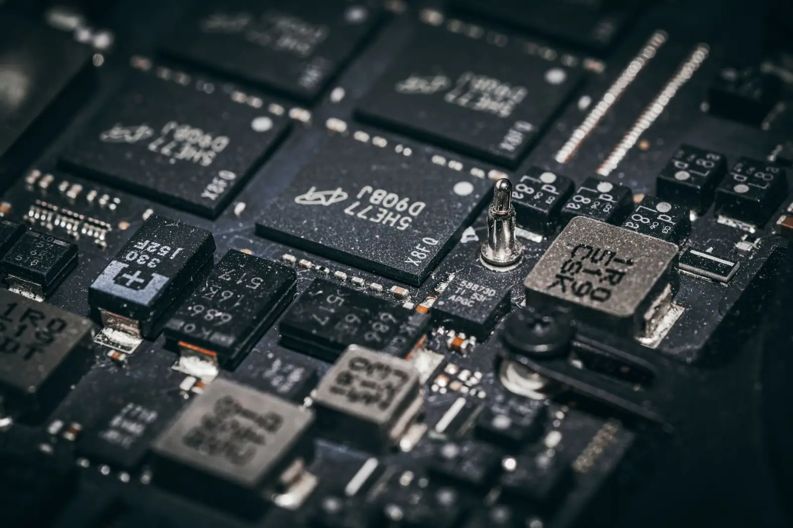 从原理图到量产：重庆PCB设计服务全流程解析
