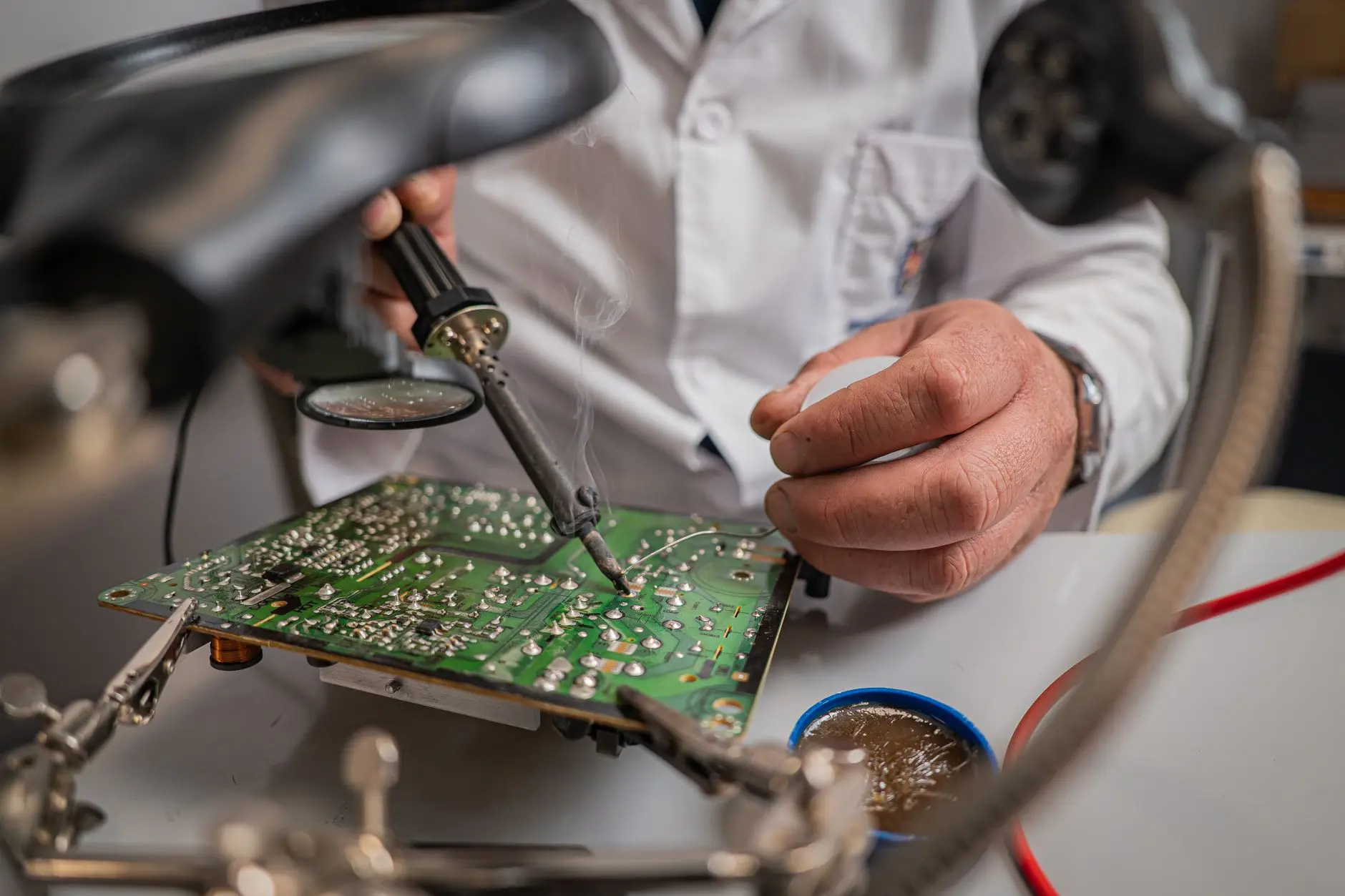 重庆电子产品研发外包：PCB设计与嵌入式开发全流程解析