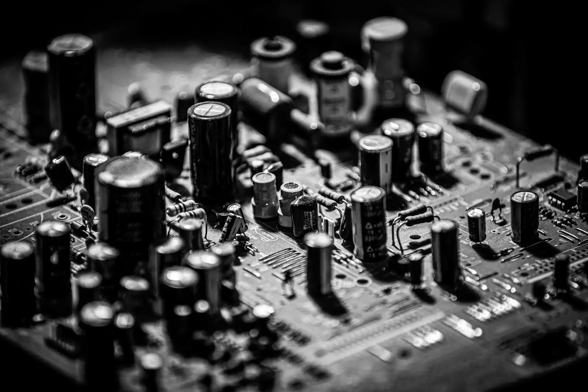 重庆电子产品研发外包服务选型指南：PCB设计与嵌入式开发要点解析