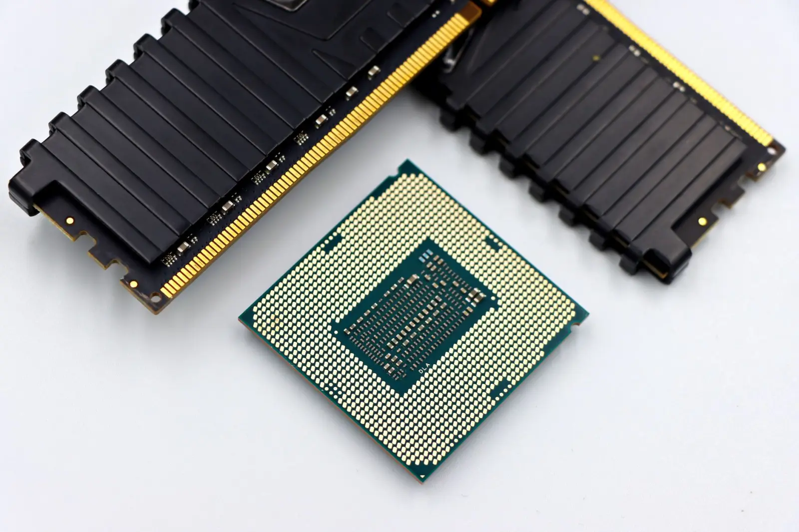 重庆电子产品研发中PCB设计的关键技术要点与常见问题解析